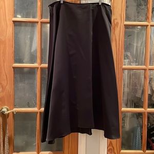 Woman’s Scott McClintock Black Nylon Silky Skirt